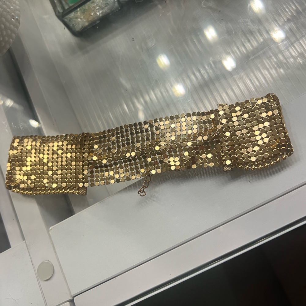 Gold choker necklace